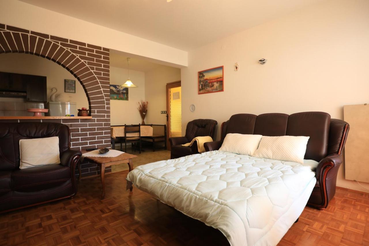 Apartmani Lovorka プナト エクステリア 写真