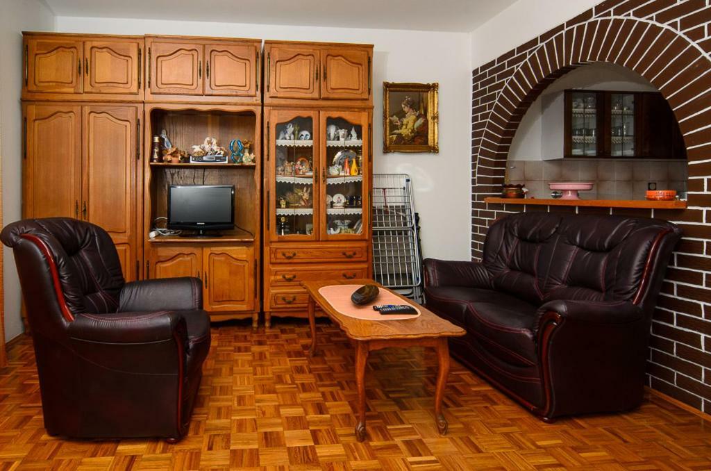 Apartmani Lovorka プナト エクステリア 写真